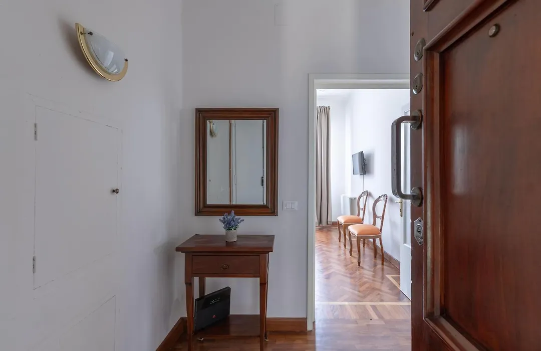 Family Large Apartment In Florence-1