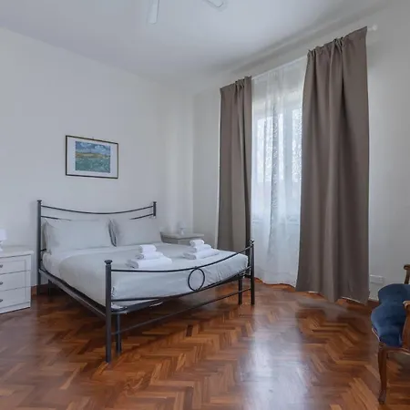 Family Large Apartment In Florence-3